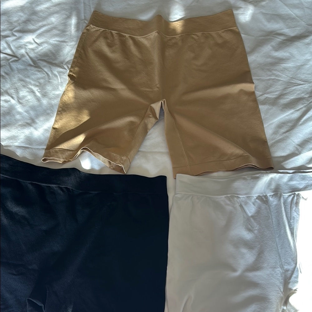 Set of 3. Women’s Seamless High-Waist Bike Shorts — Tan